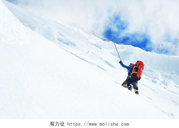 登山者励志努力坚持不懈克服困难